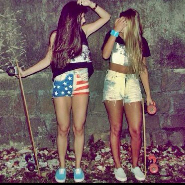 2 girls 1 account We tweet girls thoughts, anything and everything else on our minds