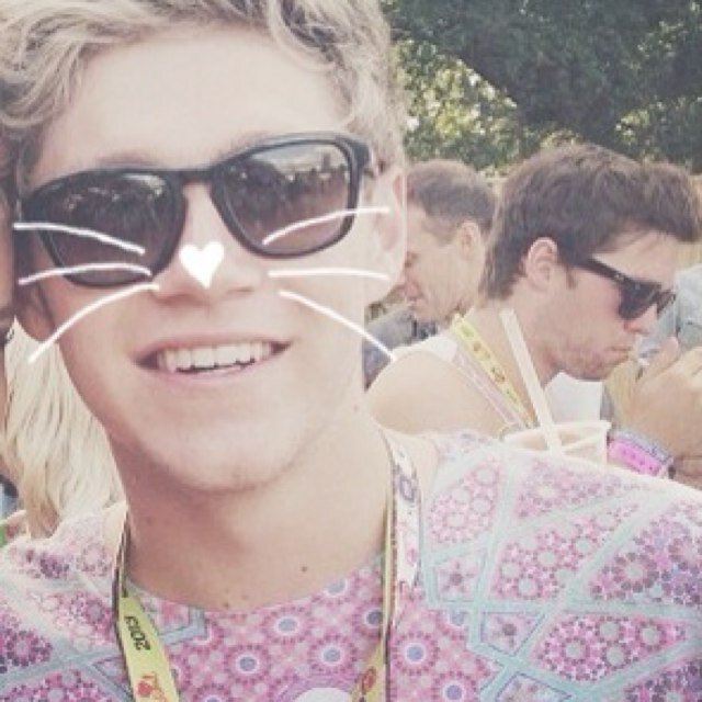 free follow ☺ please follow @craicalouis