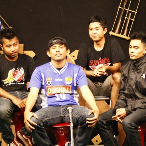 Melodic/punk/est08/Bandung/CP:085624058694| 25AB3B2F.       @itenkMoch.| as vox @ozone_miracle |as guitar @qmonk_miracle|as bass @Dezracle4ever |as drum