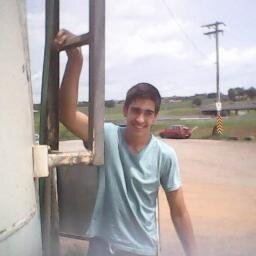 Siga em frente mais nunca sozinho, sempre leve alguém junto a você para um ajudar ao outro e nenhum ficar para trás