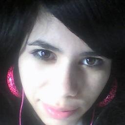 Estudio licenciatura en farmacia en la universidad autónoma de chiriquí, escribo novelas, dibujo, pinto y diseño me gusta el rock y la música electrónica