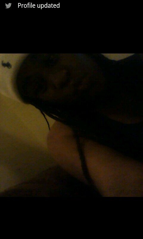 Well My Name Alexis :) and follow me cause i follow back