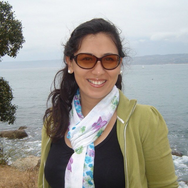 Comunicadora Empresarial con mención en Marketing. Agradecida de la vida, feliz mamá de dos niñitas hermosas y enamorada de un hombre maravilloso.