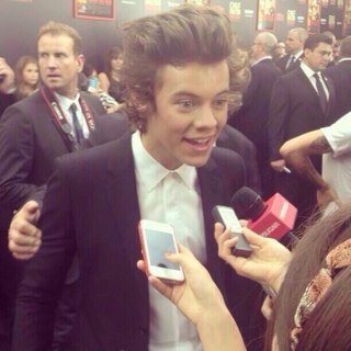 Please follow @loverboy_styles i follow back thank you