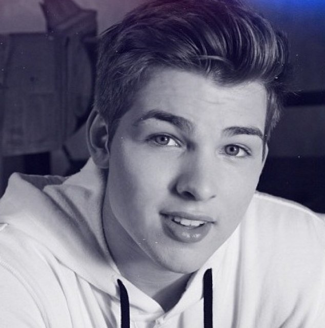 PromWithLevi's profile picture. @levimitchell ;*