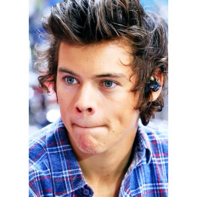 Follow @5SOSNiall because she gave you a free follow :)
