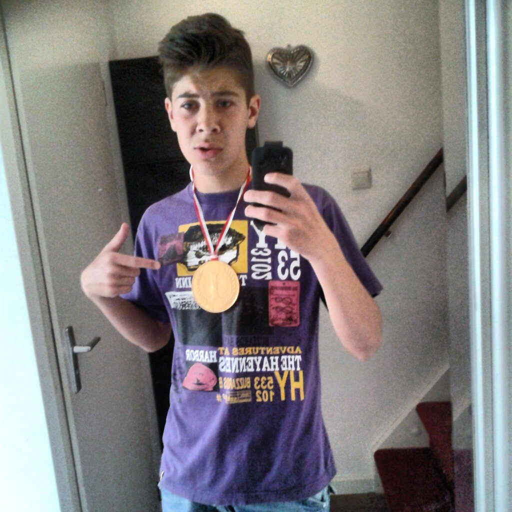 13 jaar/ al friends / JVL 3e/ tennis/ voetbal c1 west-voorne/ instagram: loekbode