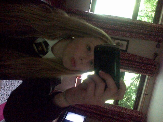 I'm Francesca, I'm a sister,a friend, family member, best friend,twin.