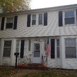 I'm a big white house. Home to Ben, Breck, Luke, Eric, Joey and Josh. #EMAW