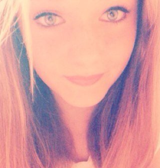 Hii! Im beth. I love One Direction, MAD and Justin Bieber. #iloveniall :) yeah Niall and michael are my life:):) follow me and ill follow back!
