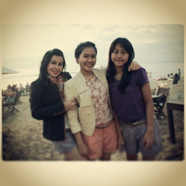 putriayusaras's profile picture. 