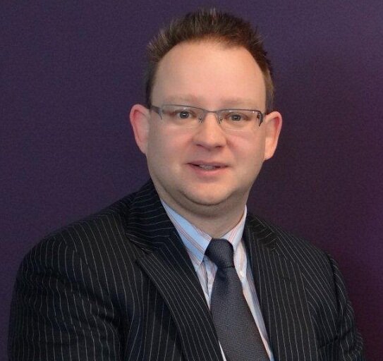 Accountant. Belastingadviseur. Voetbalverzamelaar. SC Heerenveen, Almere City, SC Amersfoort. Italië. Peschiera del Garda. Tennis. Musical.