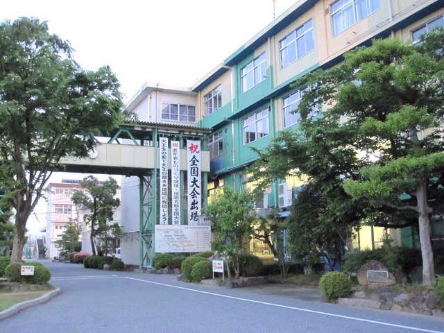 大垣工業高校のあるあるをつぶやきます。 あるあるがあればダイレクトメッセージにてご投稿下さい！よろしくお願いします！ ※bot＆自動リフォローです。