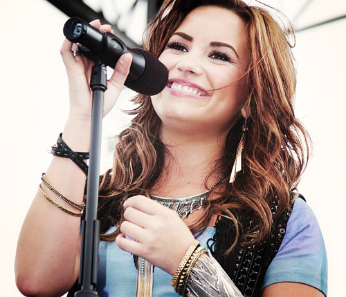 Amo Pizza , pipoca , refrigerante...
Sou Lovatic ,Rusher ,Arianator,Selenator...