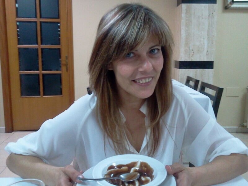 Madre, esposa, cuenta cuentos, enfermera, cocinera, trabajadora pero ante todo MUJER.
