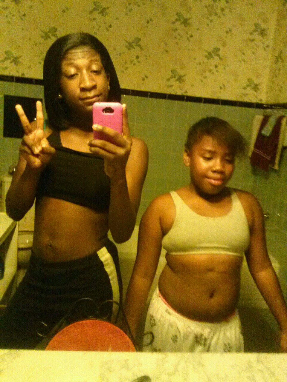 its mine world i control it i love yhu guys whoevers a party type. 3 $WAG TEAM CASHING OUT