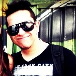 Ator, Professor de Teatro e Maquiador,  FACE: http://t.co/tTLt4xgOub