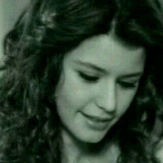 : قول وآلله إني مآ عآد أغيب و أصفآلك ، 
وآقول وآلله مآ عآد أقفي و تفقدني ♡♡'