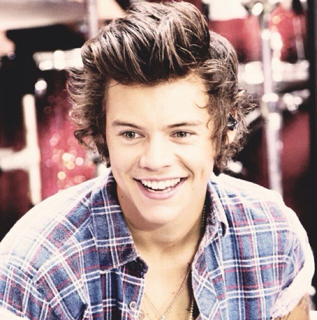 Ello, Im Harry and Im 1/5 of One Direction. Single ((RP ONLY 21+))