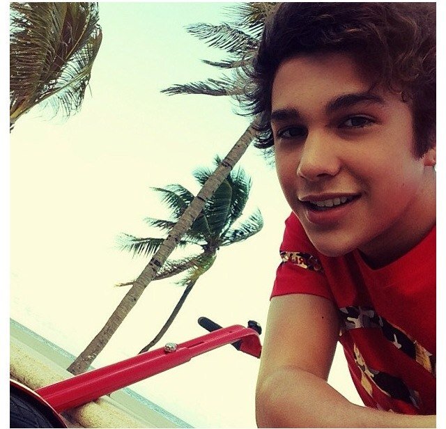 Mahomie & Directioner Follow my personal @saeeda_ullah We're proud of you austin forever & always