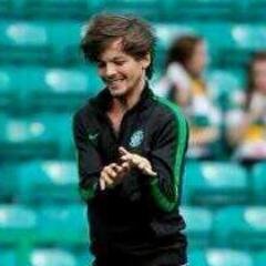 hiiiiii.... im a Loser that spends her days obsessing about justin and 1D and still has 0/5!  YAY ME!!!
