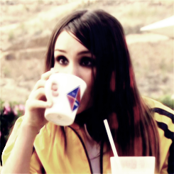 ´´tinha que ser fã da marrentinha, rebelde``