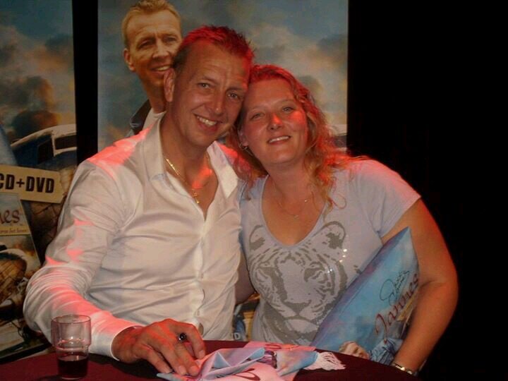 geniet vant leven , houd van het nederlandstalige muziek!! En zo gek als een deur