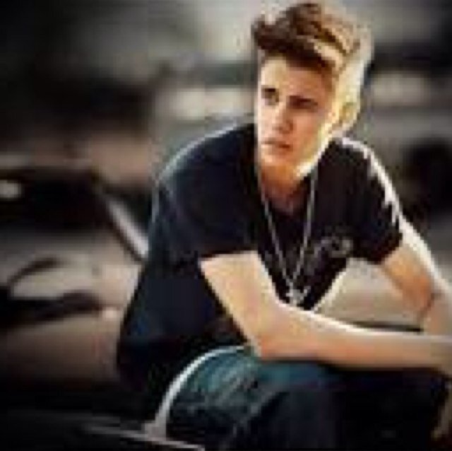 JUSTIN. BIEBER FAN 
I met justin on november 11th 2011
Believer since 2010 and will always believe