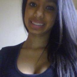 '   aah  menina que não vive seem músicaaaa
