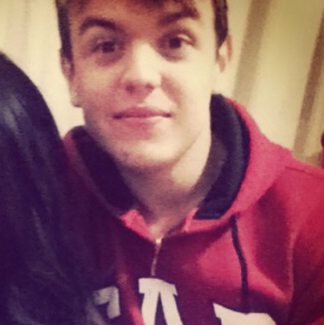 Aprenda como se fosse viver pra sempre e viva como se fosse morrer amanha.Marido da @lequirino_ ♥ !