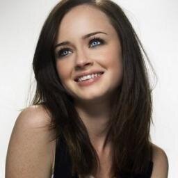 Lucie Herondale, hija de @TessaG_FYE y @WillH_FYE, hermana de James, y por supuesto cazadora de sombras. Odio los patos y tengo un don. Parabatai de Cordelia.