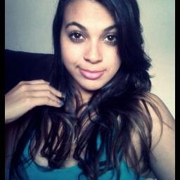Eu sou uma contradição, E foge da minha mão Fazer com que tudo que eu digo, Faça algum sentido ♪