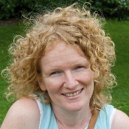 Ik hou van: mijn gezin, zingen, liedjes schrijven, mensen laten zingen met heel hun hebben en houen, delen, contact, lachen en spelen!
http://t.co/SqseaKHLmj