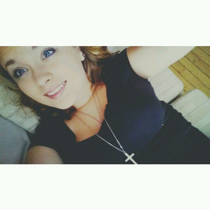 16 young I am a student at Hogwarts ♡ I'm a Band Whore ♥ BTW I have the number to my school if you want it . just msg me ? ♡