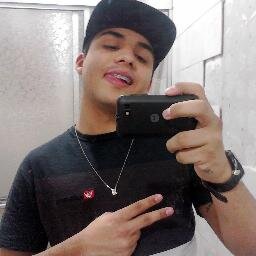Para quem quiser vencer na vida faça como seus sábios mesmo com a alma partida ter um sorriso nos Labios !