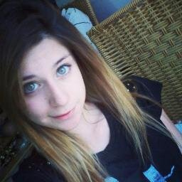 No céu escolhi uma estrela.
No jardim escolhi uma flor.
Na Terra escolhi você,
Para ser o meu grande amor.            Sigo de volta