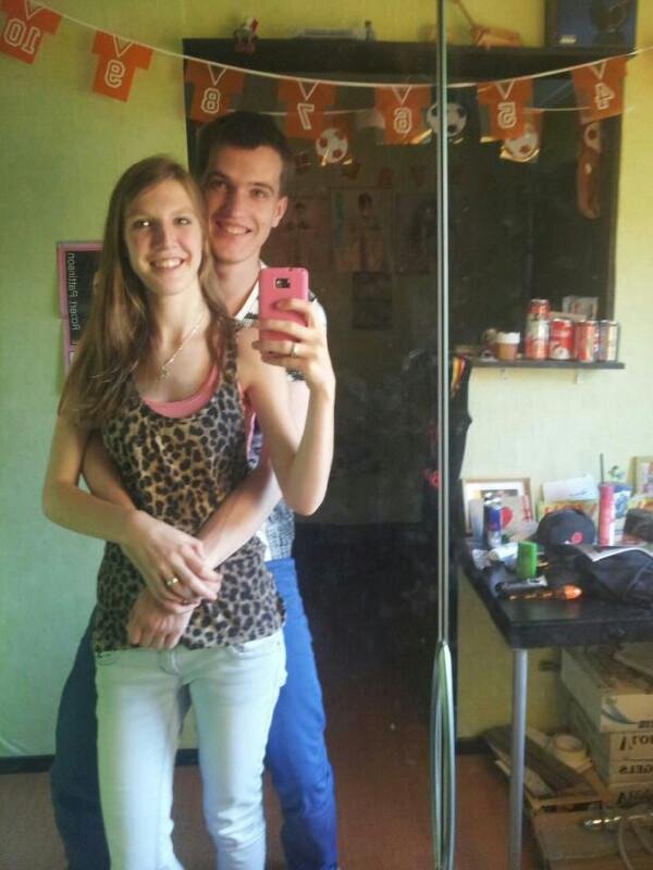 Ronniee ik hou vet veel van jou ! Je bent myn alles laatjounevergaan ! Misjealtijd denkkapotveelaanje kan niet zonder jou ! Wy forever ! Xxtztzbighug jemeissie