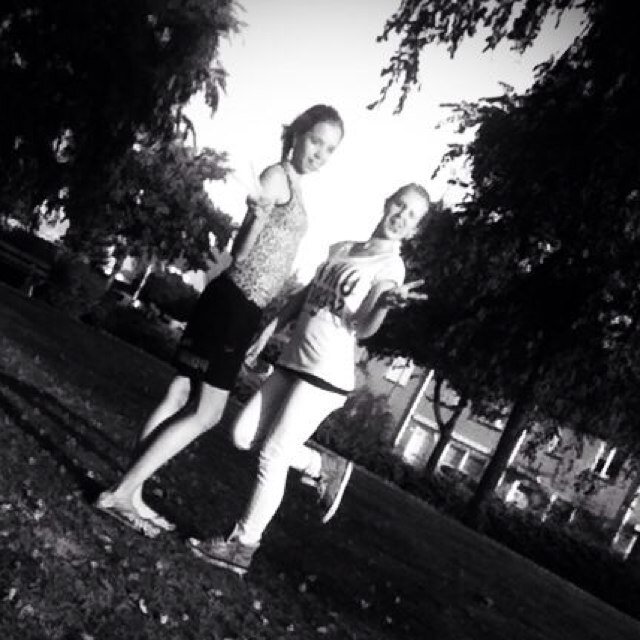 Wha zo leuk op school met marco,micha,mandy,niels,arsyenne en alle anderen hou van jullie :*
