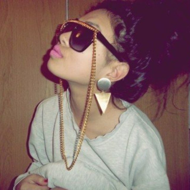 follow if u wanna see cuties on your newsfeed 
(If you thin your a cutie inbox our page and get shared)