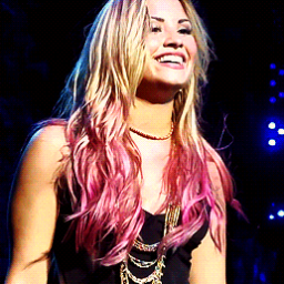 soy lovatic porque ella me cambio la vida demetria te amoo 3