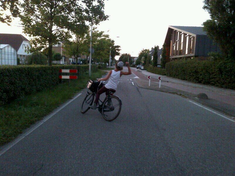 livin the bike life / fort khadr / knopje strak los / shirt bandjes/