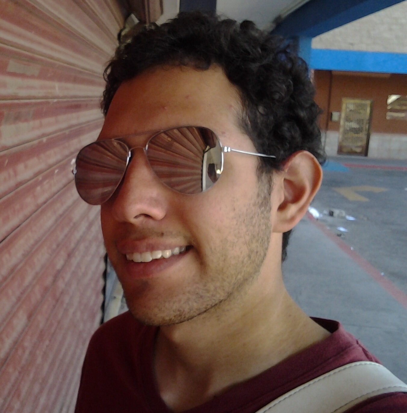 En el momento que cuestionas tu realidad, te abres todo un universo.