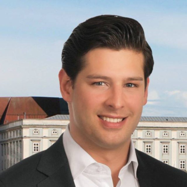 Freiheitlicher NR-Abgeordneter -FPÖ Wahlkreisspitzenkandidat für Linz und Linz-Land #twittert und teilt seine Privatmeinung die er zur Parteimeinung machen will