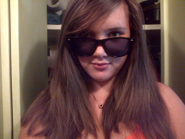 Salut moi c'est Gaëlle je follow back presque tout le temps #FollowBack99%