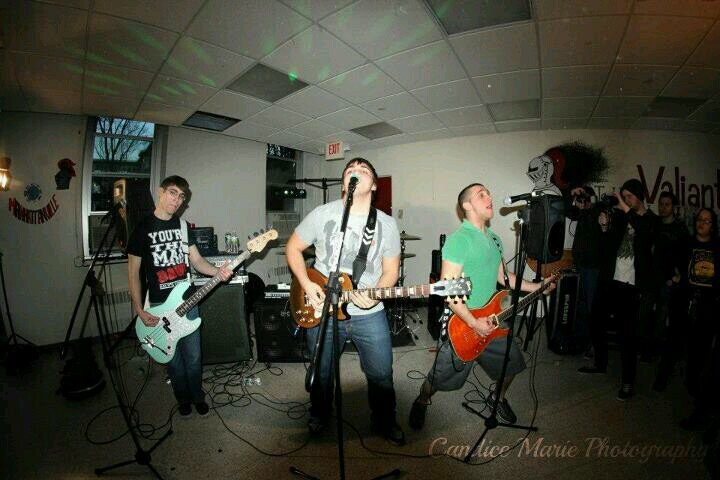 We were bored and we couldn't get girls, so we decided to start a band and kill two birds with one stone. - Blink-182.
Hoodie Rock/Iced Coffee Core