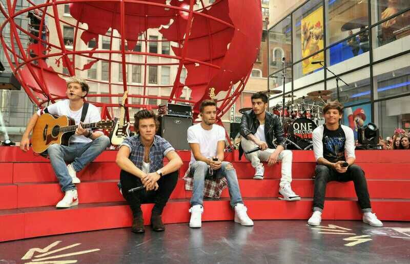 Niall,Louis,Harry,Liam y Zayn los mejores 3 I love ,porque es imposible no amarles...