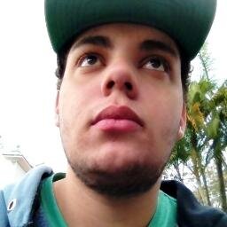 Não ligo para o que os outros pensam sobre mim, pois minha personalidade não é feita de opiniões, e sim de fatos.