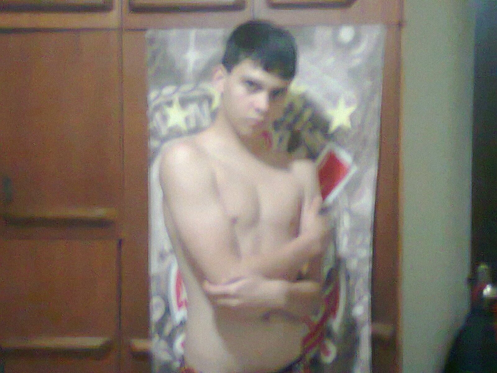 Ninguém é tão feio como na identidade, bonito como no Orkut, feliz como no Facebook, simpático como no Twitter e ocupado como no MSN. #fato