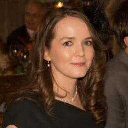Bibliophile & Art / Natural History Nerd. PSC University of Victoria. MLitt University of Glasgow. BAH Queen's University.