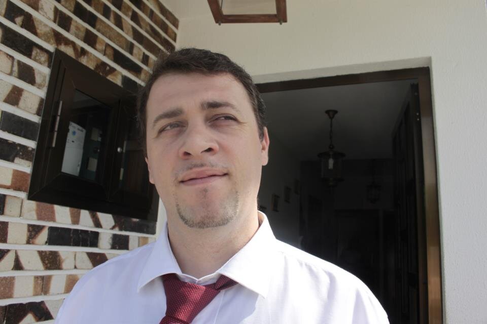 HenryNobel's profile picture. Cada tweet será um pequeno excerto do que escrevo.
